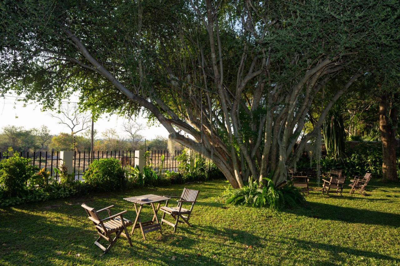 Drift Inn Victoria Falls Exterior photo